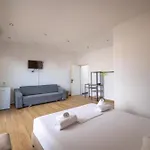 Pensionat Azure Bay 3*