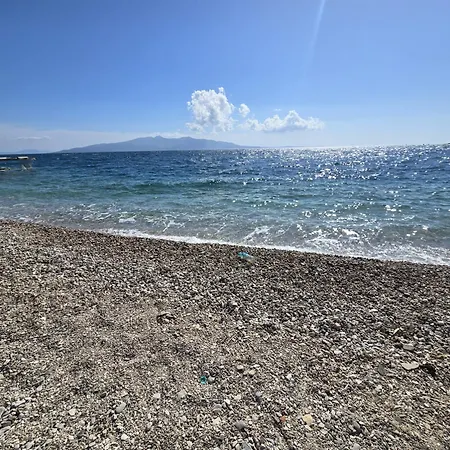 Azure Bay Pensionat Sarandë
